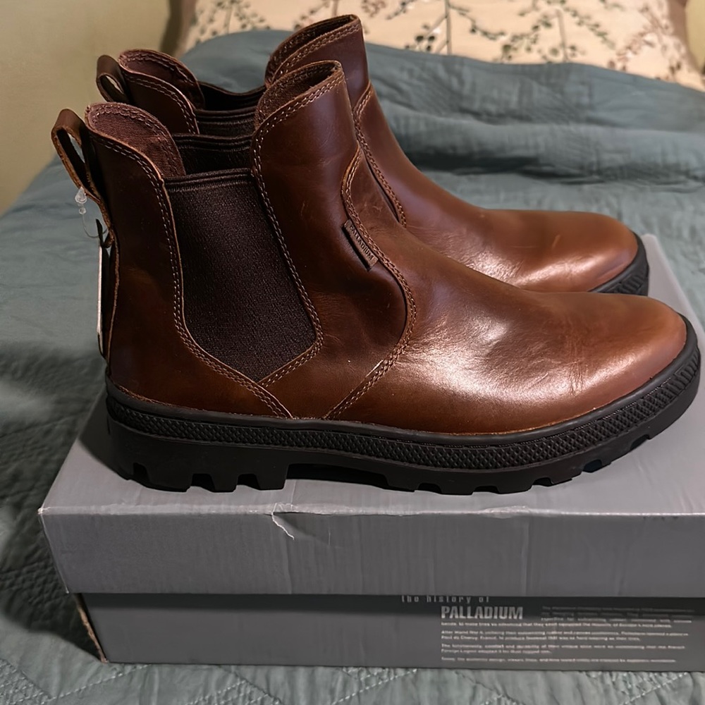 Palladium Pallabose Chelsea Boots, women’s size 8.5